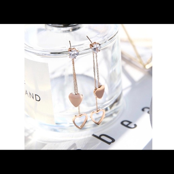 Women’s Never Fade Heart Stud Earrings - Picture 5 of 5